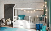 Детская комната с кроватью похожей на домик