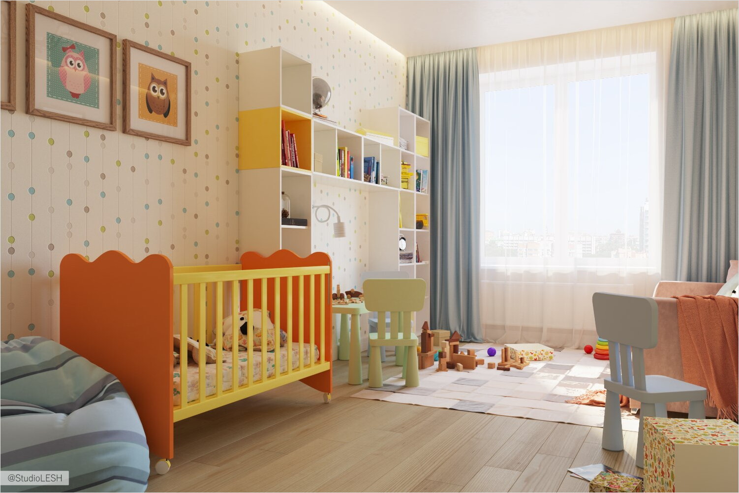 Детская яркая кроватка