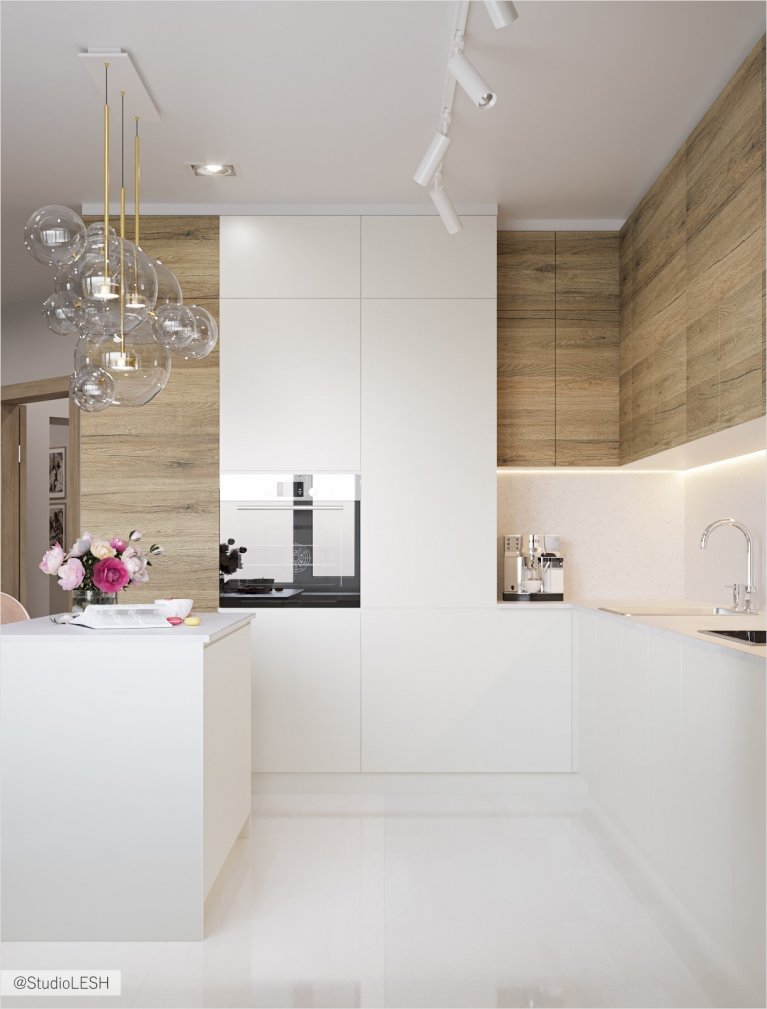 Белый кухонный гарнитур с деревом