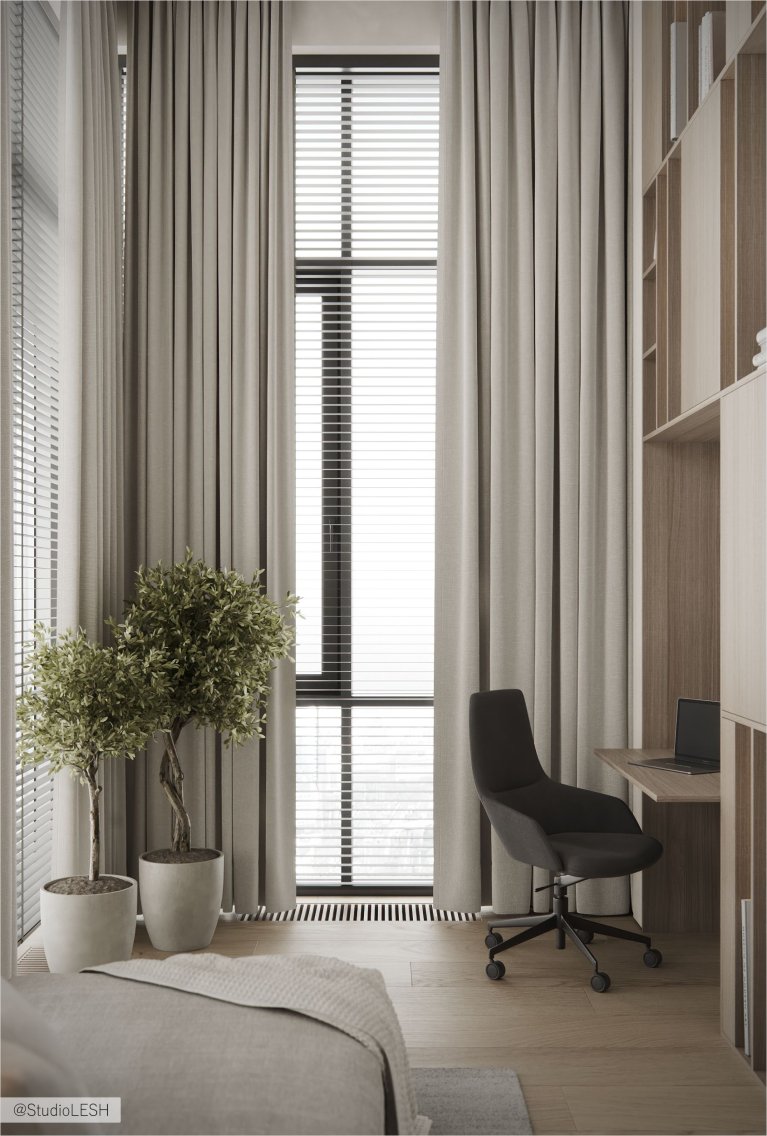 Интерьер современной спальни с кроватью, рабочим столом у окна, комнатными растениями и панорамными окнами с жалюзи.