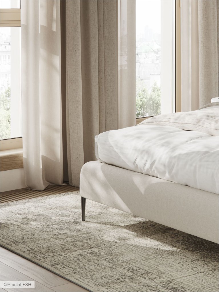 Интерьер современной спальни с белой кроватью, тумбочкой, светильником и панорамными окнами с жалюзи.