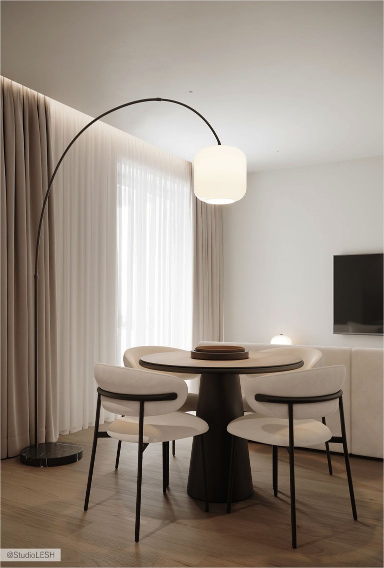 Современная гостиная с обеденной зоной и арочным торшером
