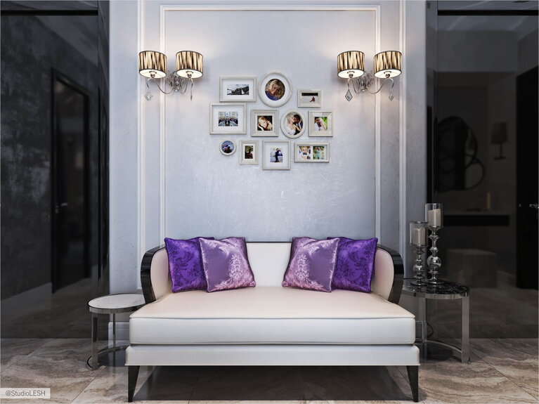 Диван в прихожей с двумя бра 