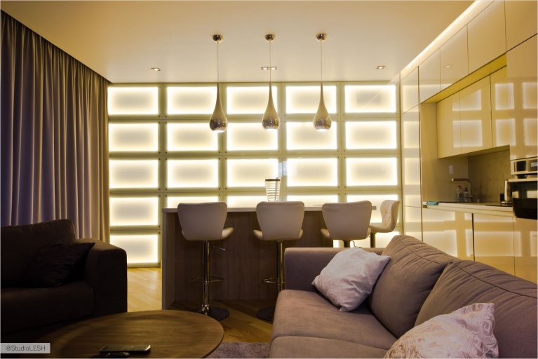 Светодиодная подсветка стеклянной стены фото