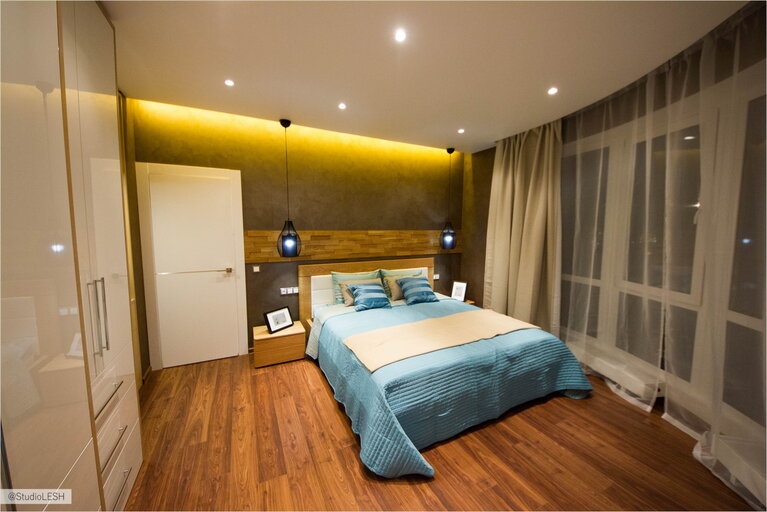 Спальня в теплых тонах