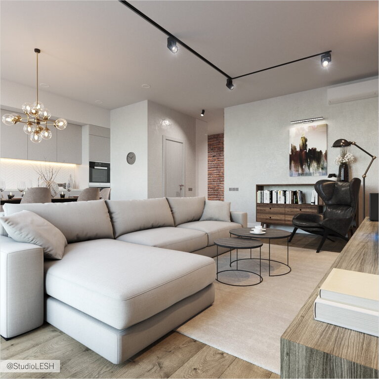 Просторная и светлая кухня-гостиная