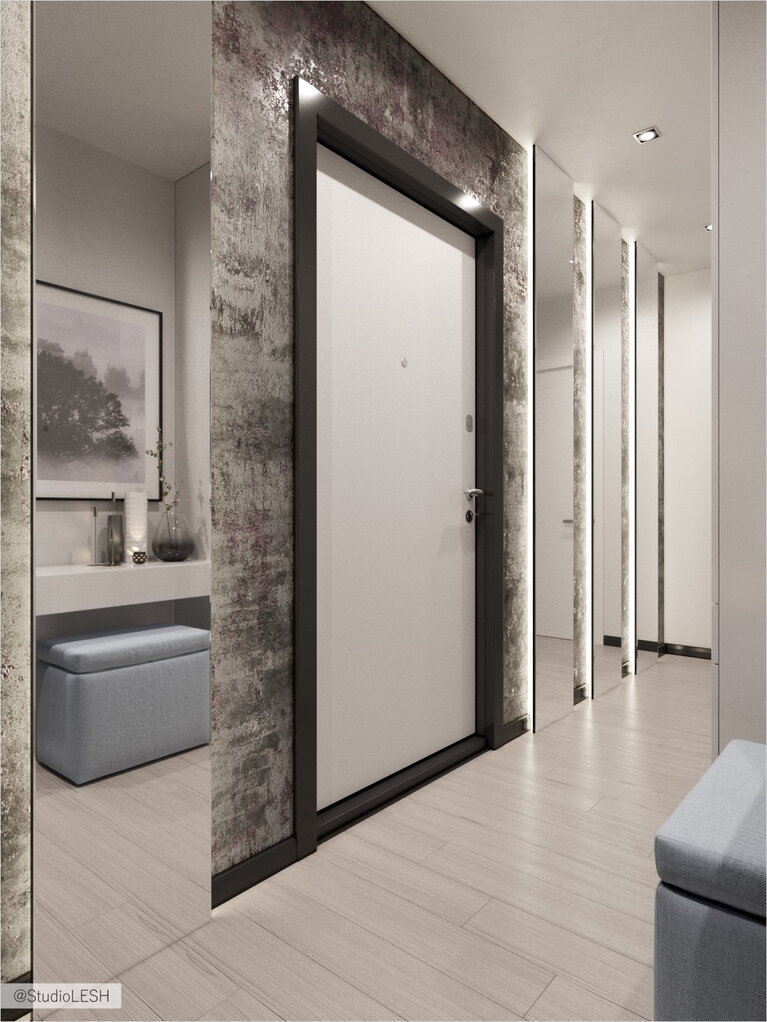 Белая входная дверь