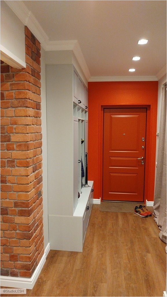 Красная входная дверь