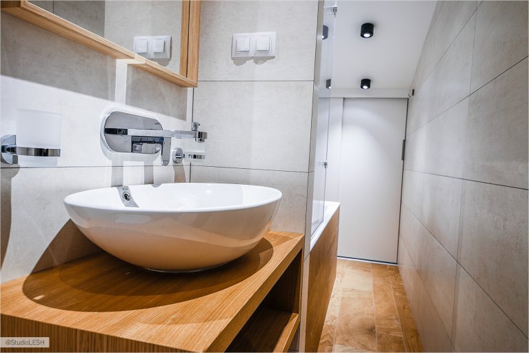 Дерево в ванной