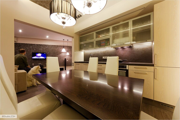 Обеденный стол 