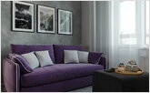 Фиолетовый диван в кухне-гостиной